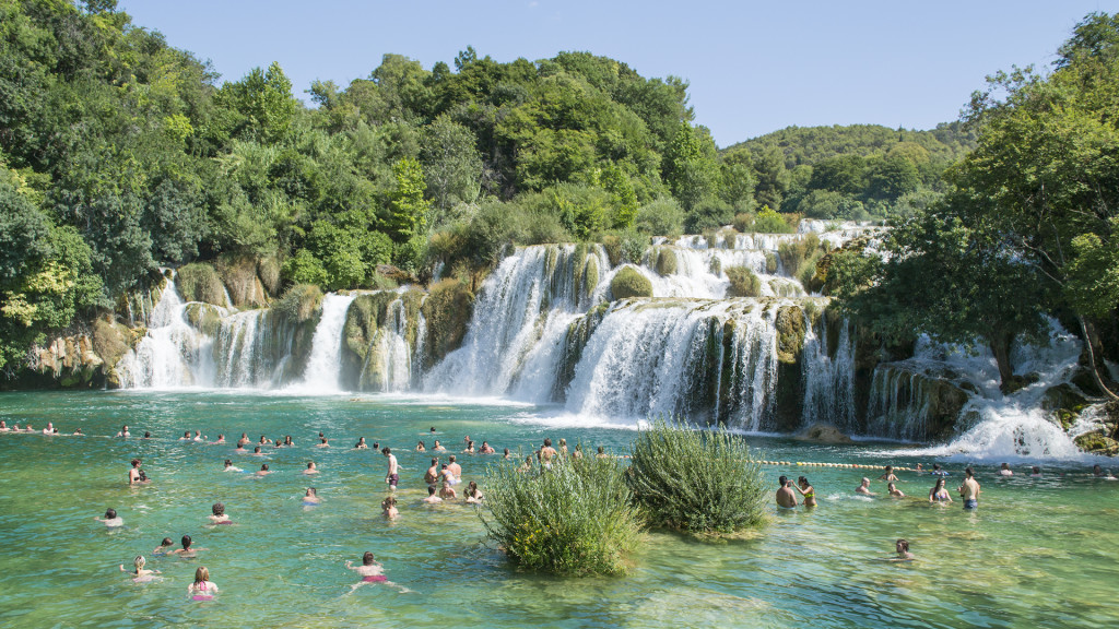 Het leuke van Krka is dat je er ook mag zwemmen! Dat mag bij Plitvice niet.