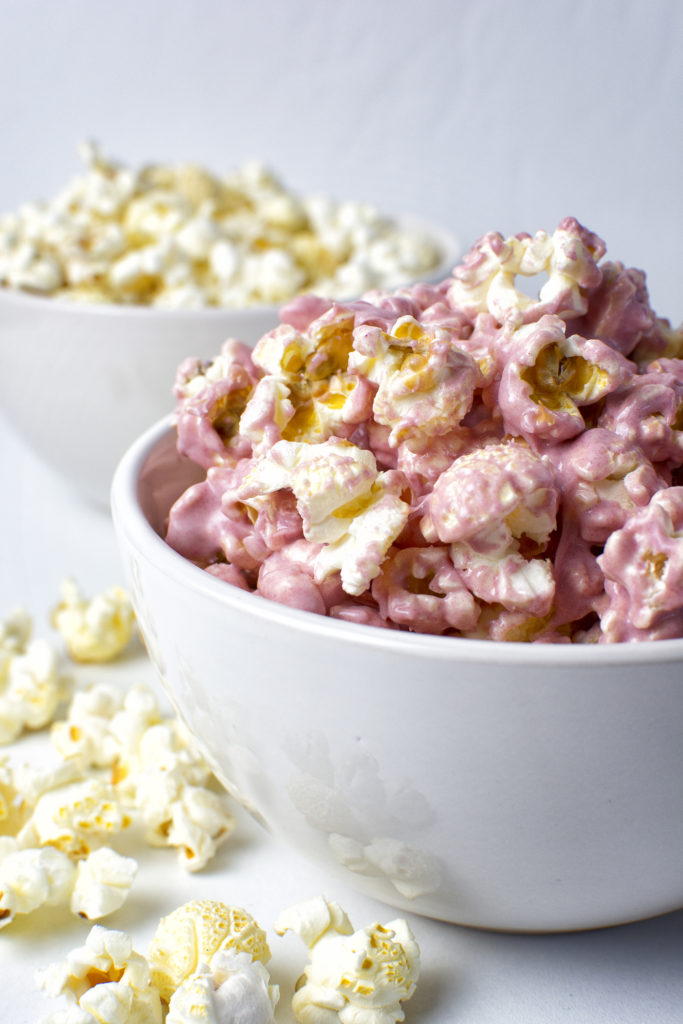 Roze witte chocolade popcorn